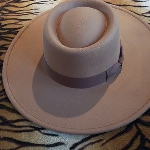 Olive and pique felt boater